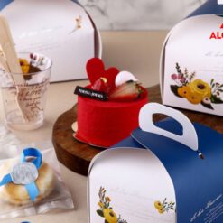 Hộp giấy có quai xách đựng bánh