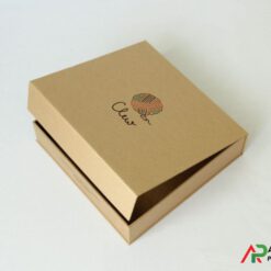 In hộp giấy đựng quần áo đơn giản