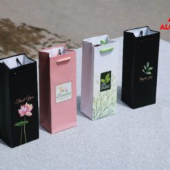 In túi giấy đựng rượu nhiều màu sắc