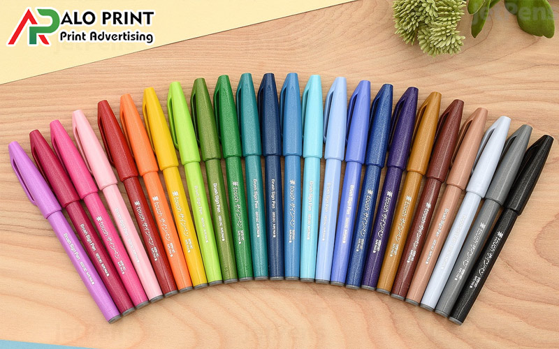 Bút màu và bút calligraphy