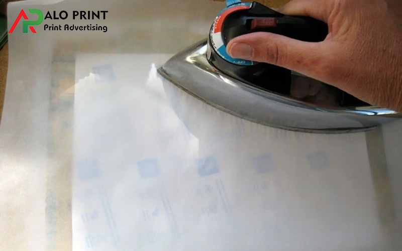 Dán ép nhiệt bằng bàn là