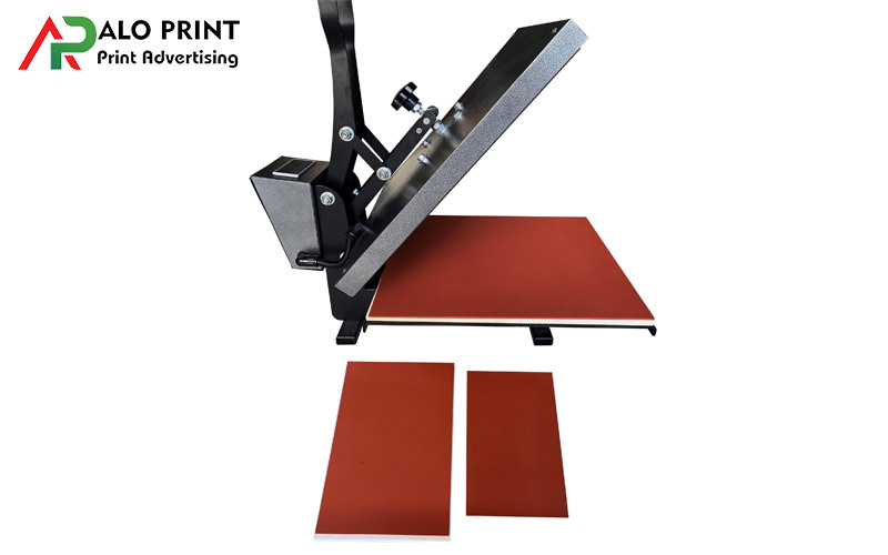 Máy cắt phôi áo mưa tự động